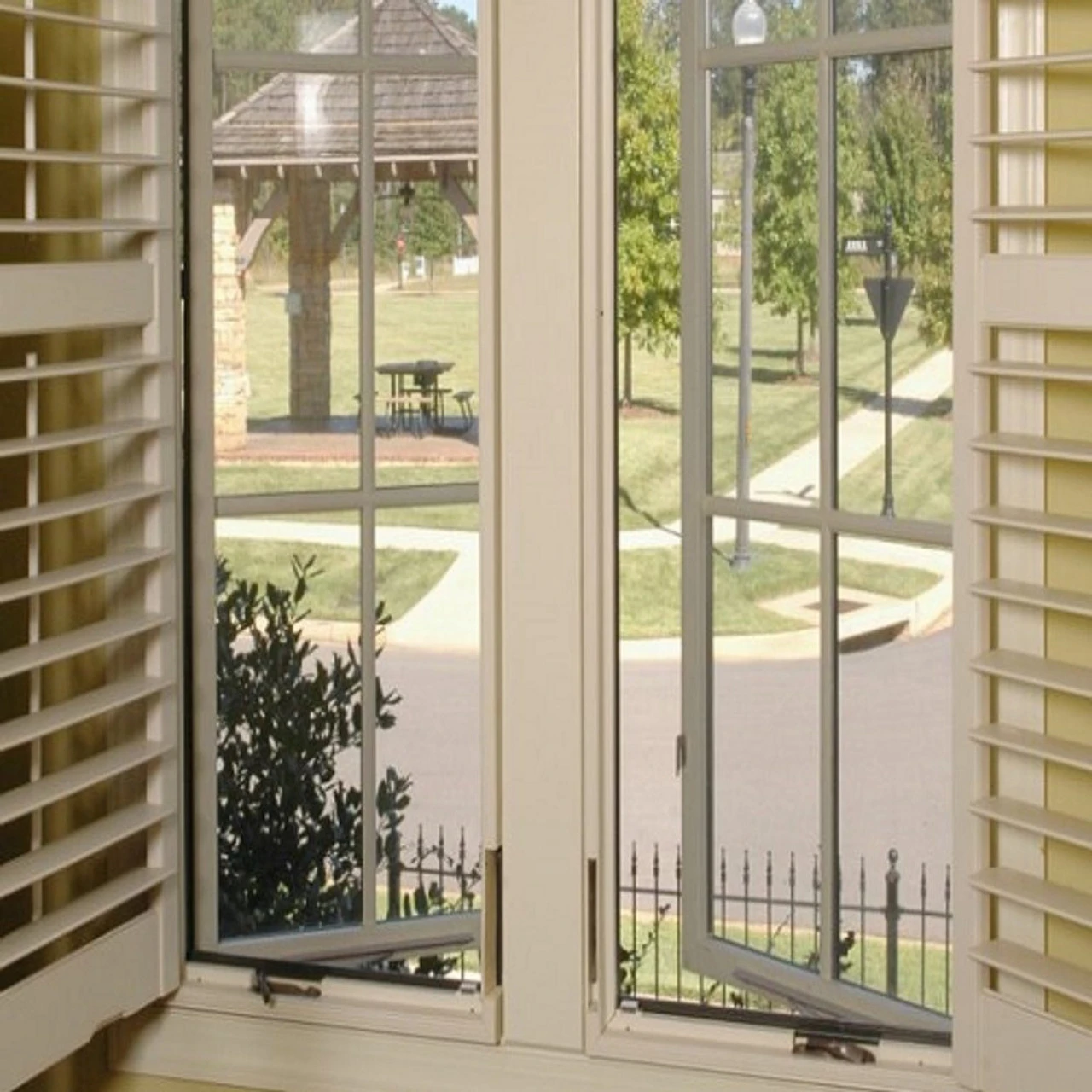 96 In X 100 Ft UltraVue Invisible Screen - Image 3